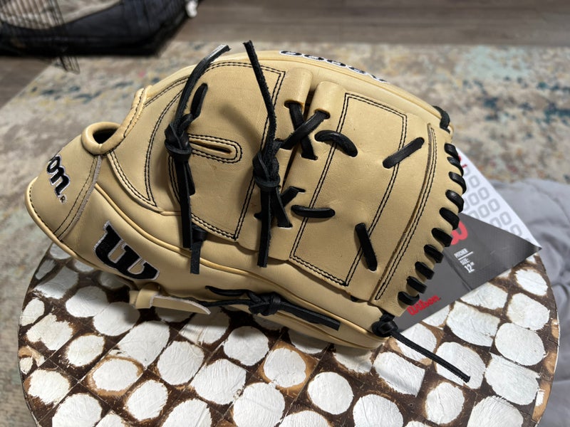 Wilson RH Pitcher's A2000 Baseball Glove 12" (New)
