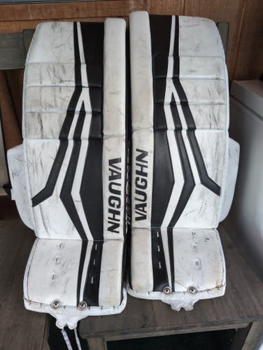 30" Vaughn V9 Goalie Leg Pads (Used)