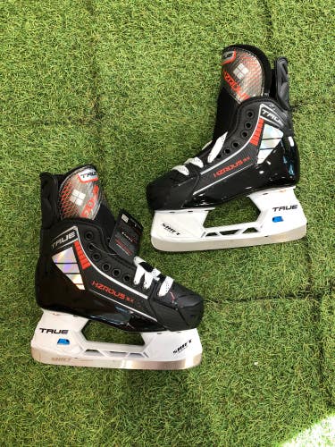 Junior True HZRDUS 5X Hockey Skates Regular Width Size 1.5 (New)