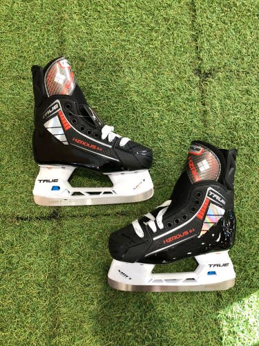 Junior True HZRDUS 5X Hockey Skates Regular Width Size 1.0 (New)