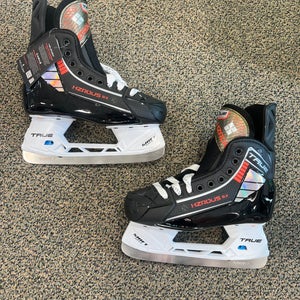 Intermediate True HZRDUS 5X Hockey Skates Regular Width Size 4.0 (New)