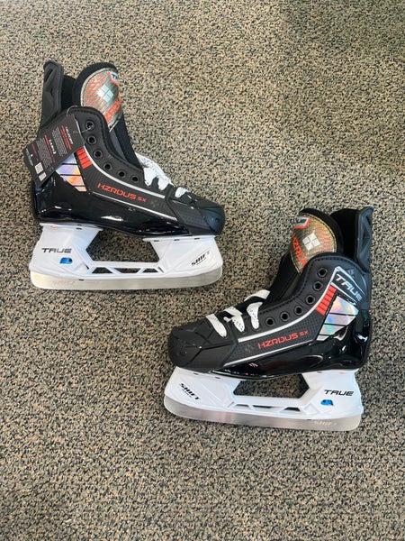 Intermediate True HZRDUS 5X Hockey Skates Regular Width Size 4.0 (New)