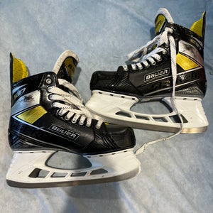 Senior Bauer Supreme S37 Hockey Skates Regular Width 9 (Used)