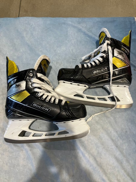 Senior Bauer Supreme S37 Hockey Skates Regular Width 9 (Used)