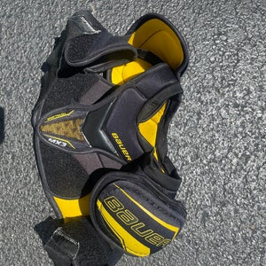 Youth Small Bauer Supreme TotalOne MX3 Shoulder Pads (Used)