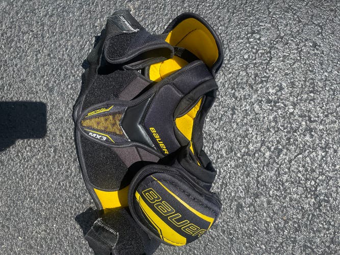 Youth Small Bauer Supreme TotalOne MX3 Shoulder Pads (Used)