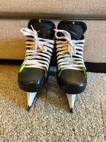 Bauer Elite Hockey Goalie Skates Size 5.5 (Used)