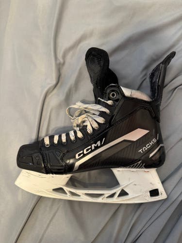 CCM Tacks Vector Premier Skates
