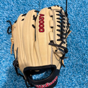 Tan Wilson A2000 "D33" RH Baseball Glove 11.75" (Used)
