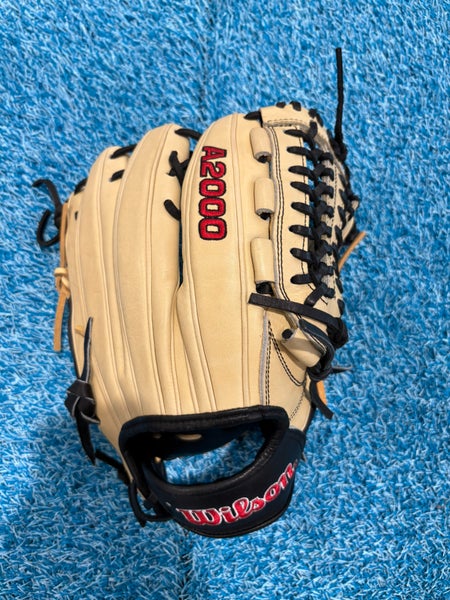 Tan Wilson A2000 "D33" RH Baseball Glove 11.75" (Used)