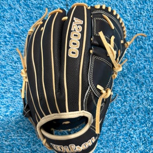 Black Wilson A2000 "B2" RH Baseball Glove 12" (Used)
