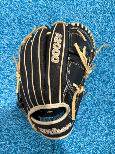 Black Wilson A2000 "B2" RH Baseball Glove 12" (Used)