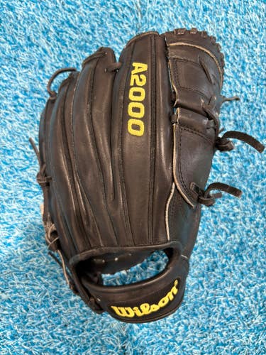 Black Wilson A2000 "CK22" RH Baseball Glove 11.75" (Used)