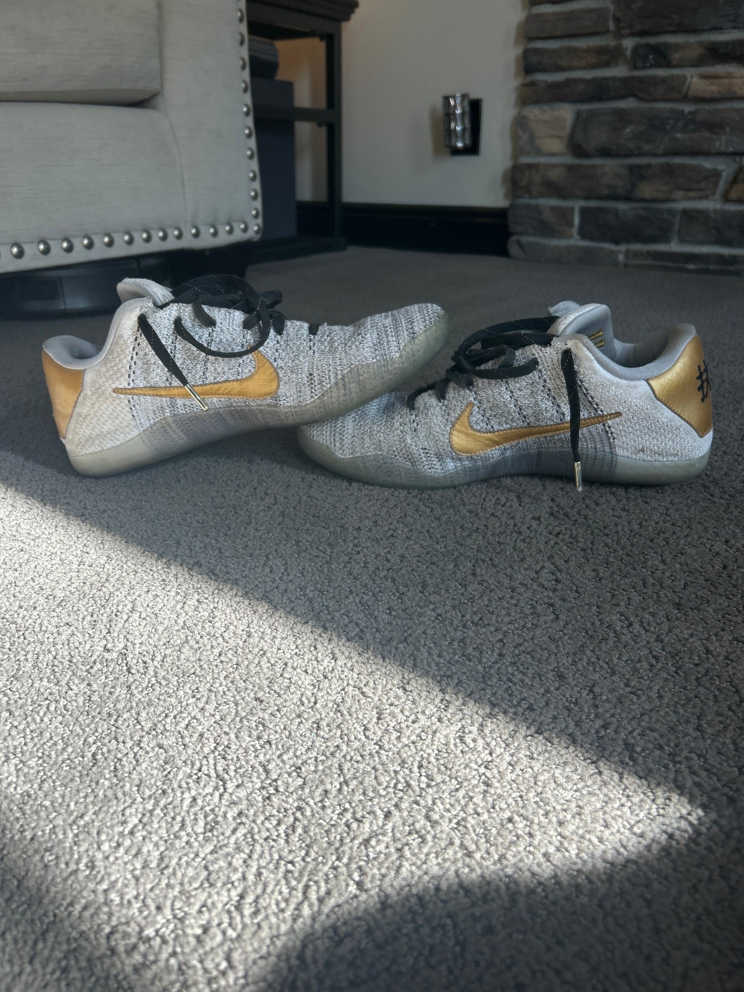 nike kobe 11 mens silver