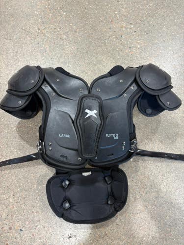 Large Youth Xenith Flyte 2 TD Shoulder Pads w/ Battle Back Plate(Used)