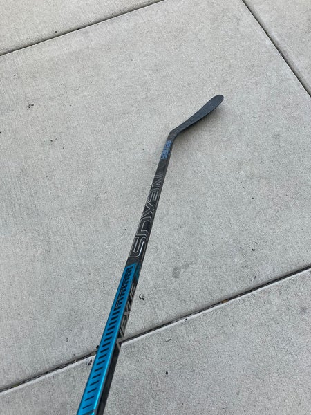Senior Bauer Nexus 2N Pro Hockey Stick I Right Handed P92 102 flex