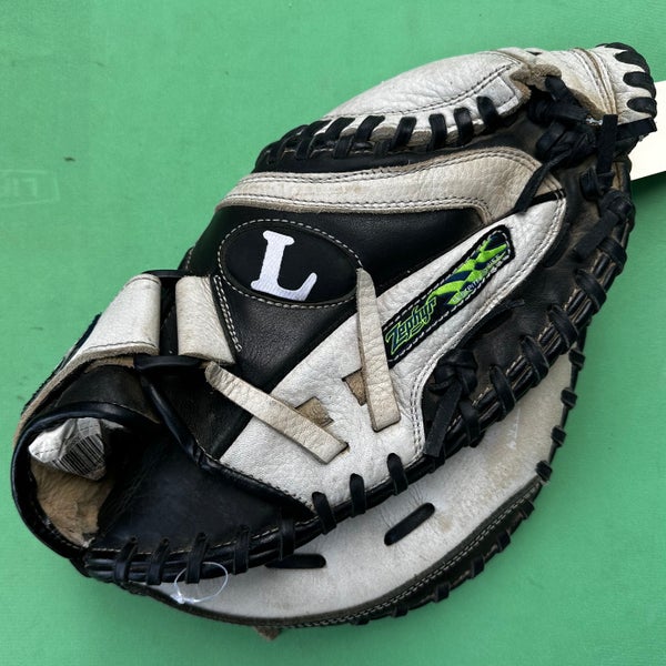 Black Louisville Slugger Zephyr RH Catcher's Softball Glove 31" (Used)