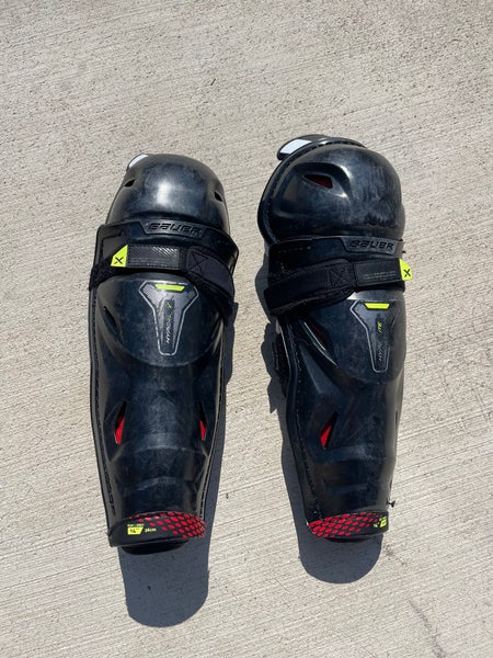 Intermediate Bauer Vapor Hyperlite 14" Shin Pads (Used)