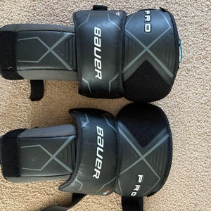 Bauer pro goalie knee guards