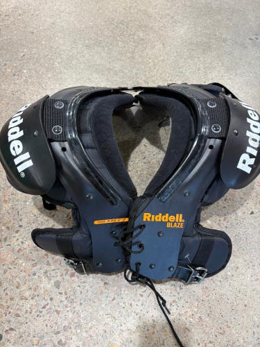 Medium Youth Riddell Blaze Shoulder Pads (Used)