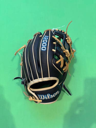 Black Wilson A2000 DP15SC SuperSkin RH Infield Baseball Glove 11.5"