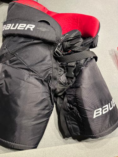 Small Junior Bauer vapor x800 lite Hockey Pants  (Used)