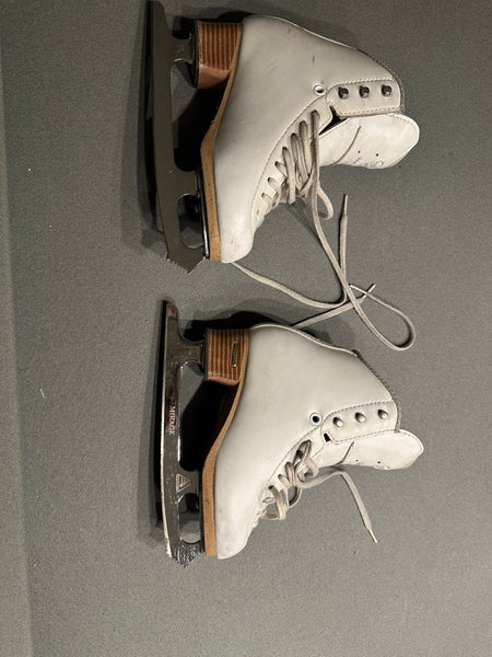 Jackson Ultima Elle Figure Skates B Junior 1.5 (Used)