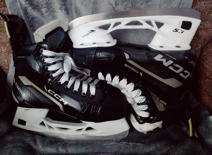 CCM AS-580 Hockey Skates Regular Width Size 4 (Used)