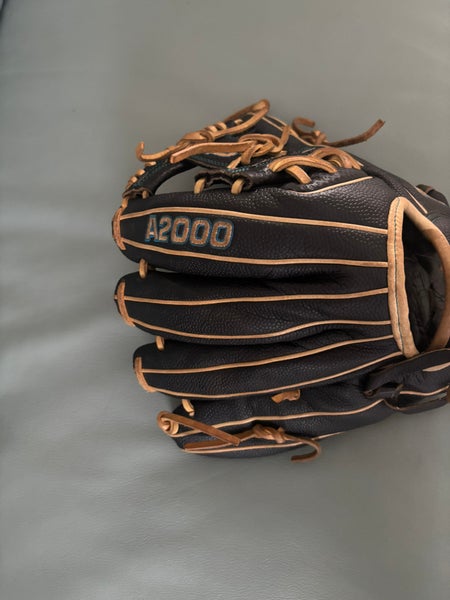 2024 Wilson RH Infield A2000 Baseball Glove 11.5" (Used)