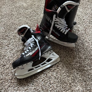 2025 Bauer Vapor X4 Skates 9 (Like New)