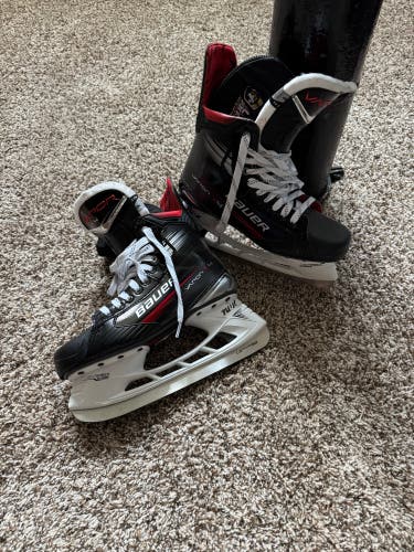2025 Bauer Hockey Skates 9 (Like New)