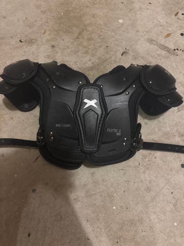 Medium Youth Xenith Flyte Shoulder Pads (Used)