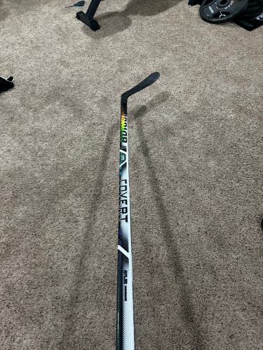 Senior Warrior Covert QR6 pro Right Handed Hockey Stick P28 Pro Stock (Used)