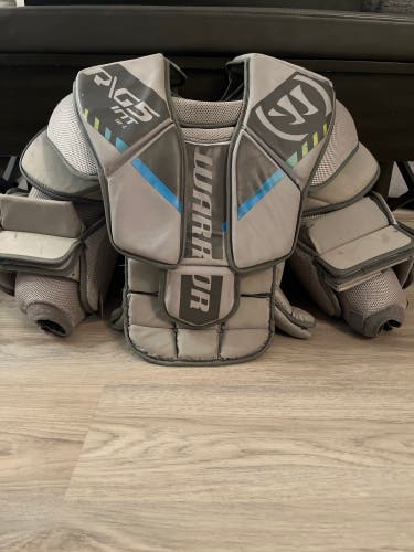 Intermediate M/L Warrior Ritual G5 Goalie Chest Protector  (Used)
