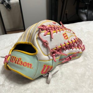 2025 Wilson RH Outfield A2000 Baseball Glove 12.75" (New)