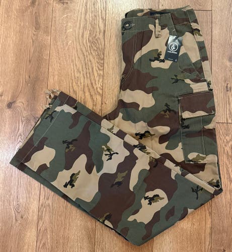 Mens Volcom Relaxed Straight Camouflage March Cargo Pants Size 30 New With Tags