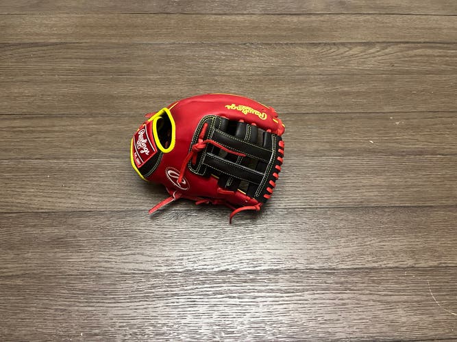 Rawlings Heart of the Hide Cruz 11.75" H Web
