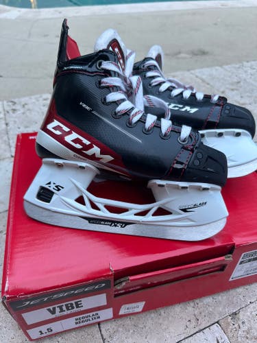 CCM JetSpeed Vibe Hockey Skates Regular Width Size 1.5 (Used)