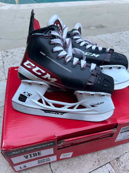 CCM JetSpeed Vibe Hockey Skates Regular Width Size 1.5 (Used)