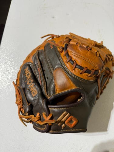 Nokona RH Catcher's Glove 30" (Used)