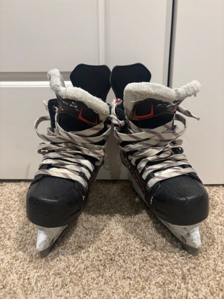 CCM JetSpeed Shock Hockey Skates Size 2 (Used)