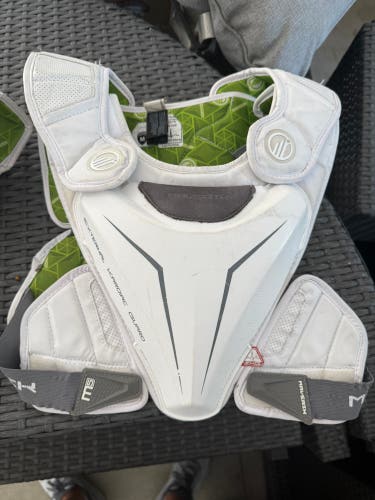 Adult Medium Maverik M5 Shoulder Pads (Used)