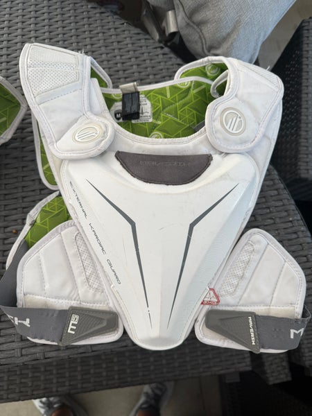 Adult Medium Maverik M5 Shoulder Pads (Used)