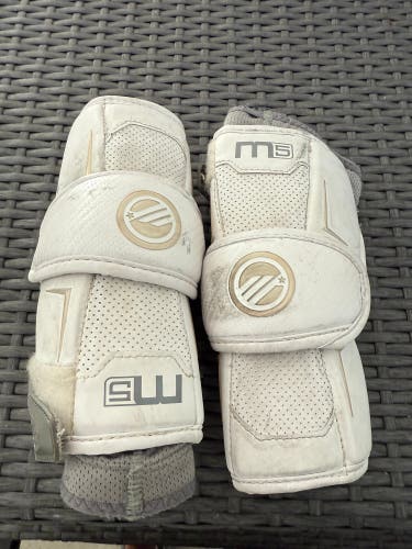 Small Youth Maverik M5 Arm Pads (Used)