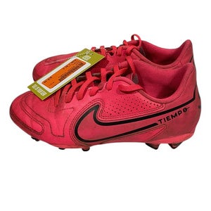 Used Nike Soccer Cleats Pink Junior 04.5 11847-S000028449