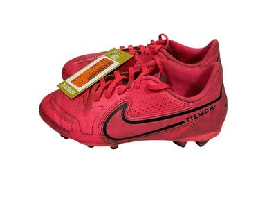 Used Nike Soccer Cleats Pink Junior 04.5 11847-S000028449