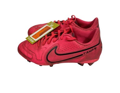Used Nike Soccer Cleats Pink Junior 04.5 11847-S000028449