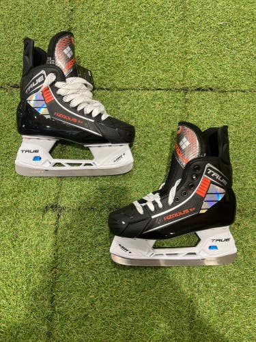 Intermediate True HZRDUS 5X Hockey Skates Regular Width 6.0 (New)