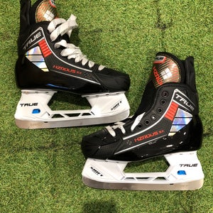 Intermediate True HZRDUS 5X Hockey Skates Regular Width 6.0 (New)