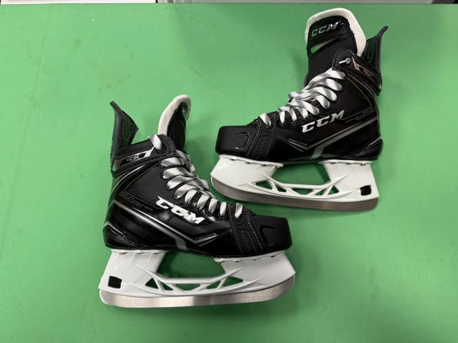NEW Intermediate CCM RibCor 90K Hockey Skates Size 6.5